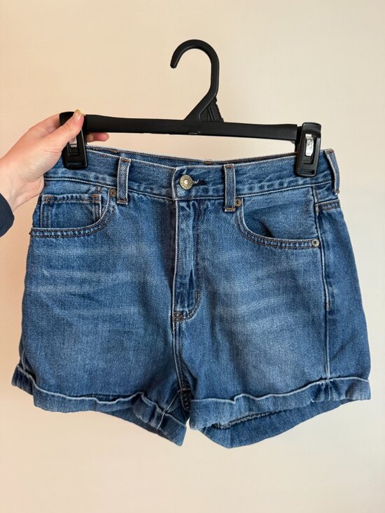 American Eagle Outfitters Pants - American Eagle Jean Mom Short, Size 2